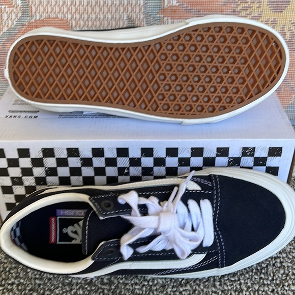 Vans Men’s Skate Old Skool
Wrapped Dark Navy
VN0A5FCBDNV
Sneakers - Picture 5 of 16